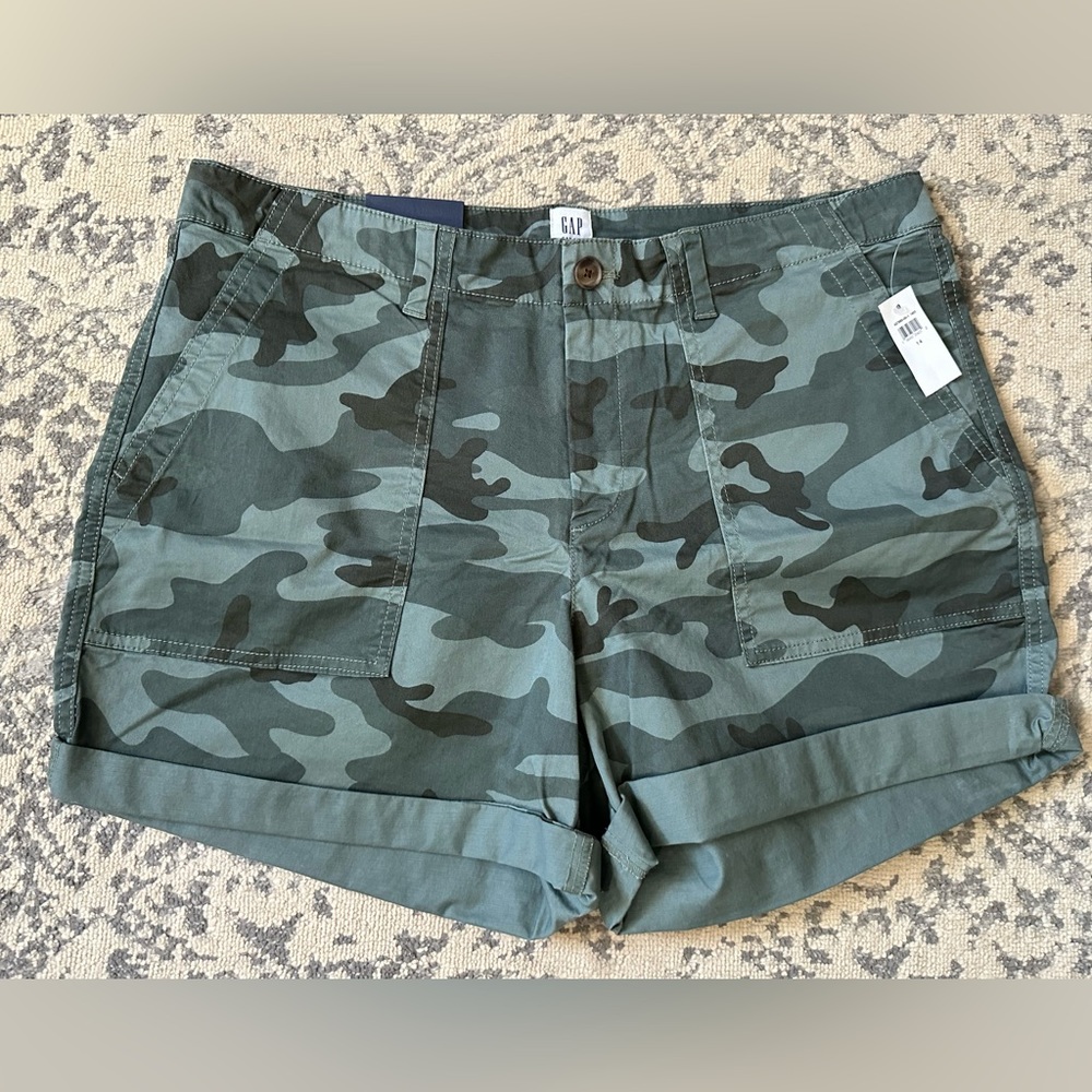 Women’s Gap Size 14 Green Camo Khaki Girlfriend Shorts